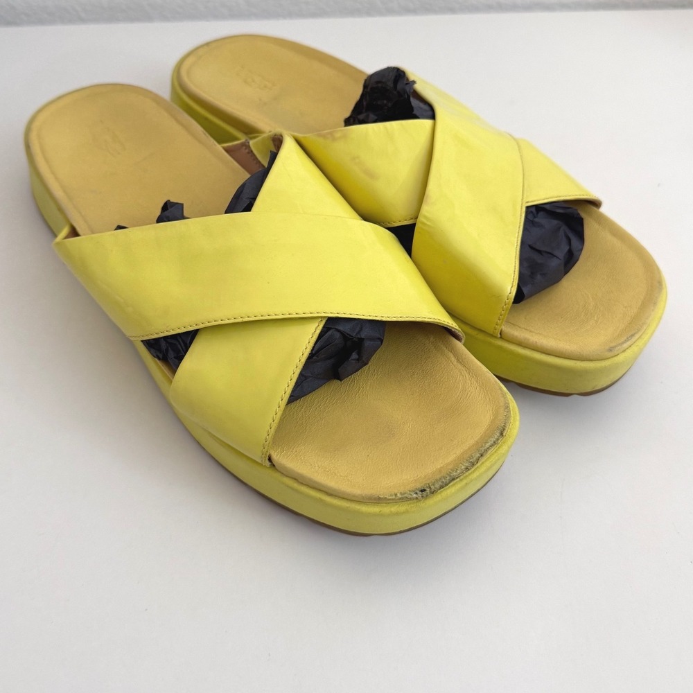 UGG Zayne Cross Sulfur Yellow Patent Leather Platform Slide Sandals Womens 9